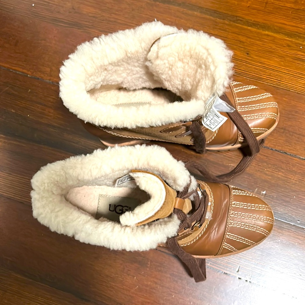 UGG short booties almost new